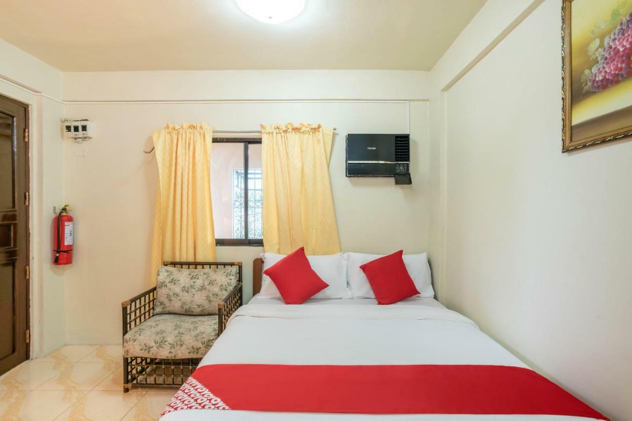 Conrado'S Apartelle Paranaque City Exteriör bild
