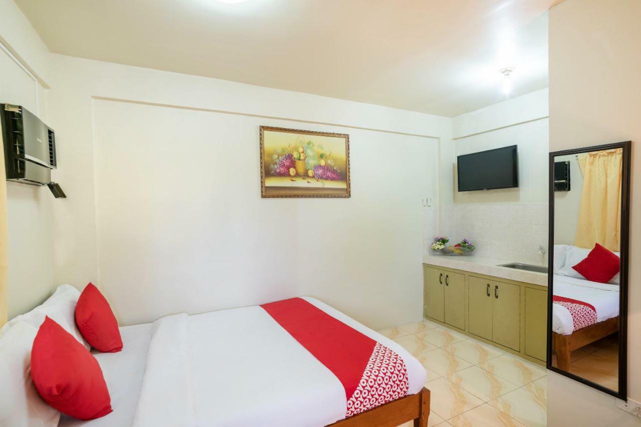 Conrado'S Apartelle Paranaque City Exteriör bild