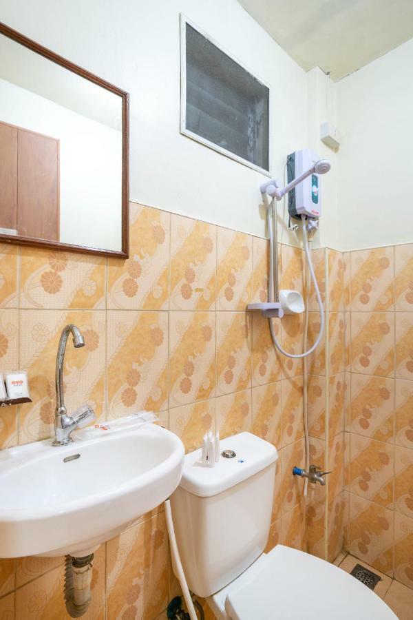 Conrado'S Apartelle Paranaque City Exteriör bild
